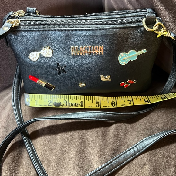 Kenneth Cole Reaction crossbody or shoulder strap wallet. Strap is adjustable - Picture 4 of 10